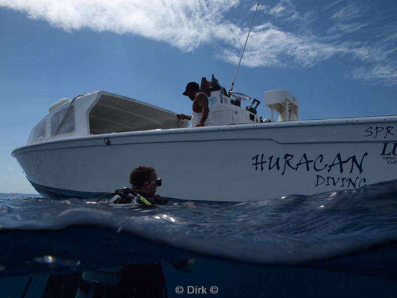 belize huracan diving long caye lighthouse reef caribbean sea