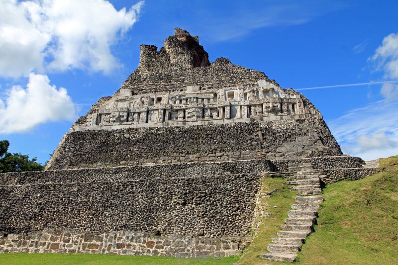 belize xunantunich san ignacio