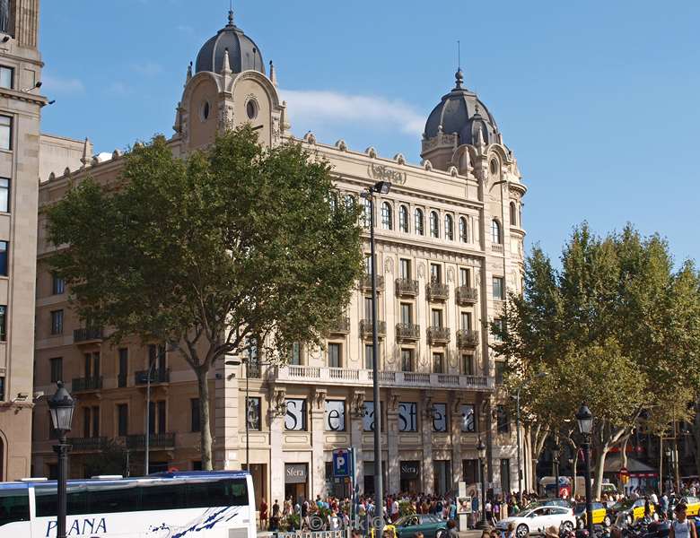 citytrip barcelona spain placa de catalunya