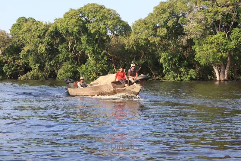 cambodia paalwoningendorp kampong phluk tonle sap meer