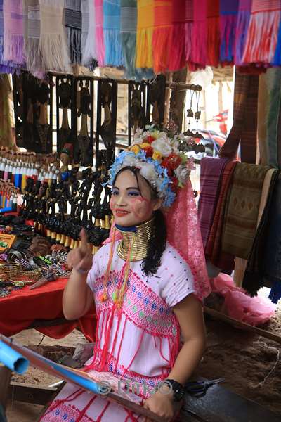 thailand long neck mensen dorp