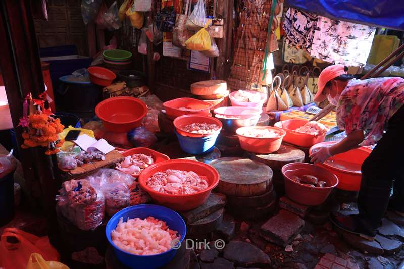 thailand maeklong railway market