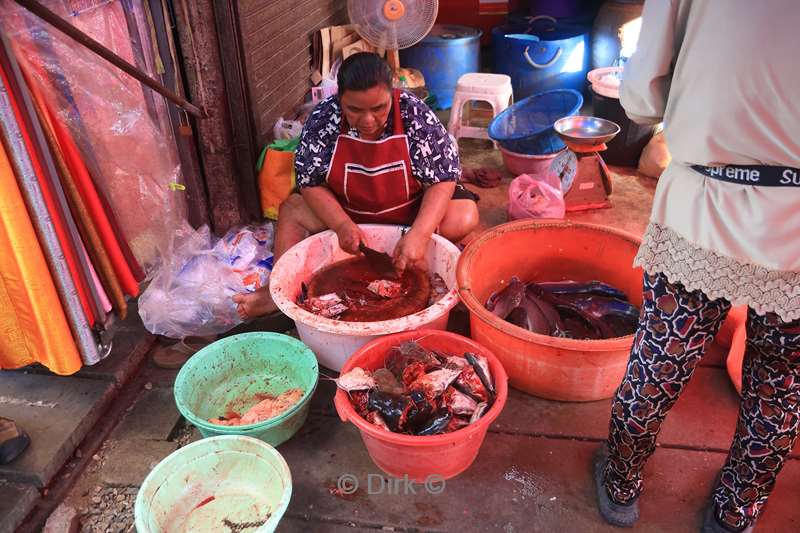 thailand maeklong railway market