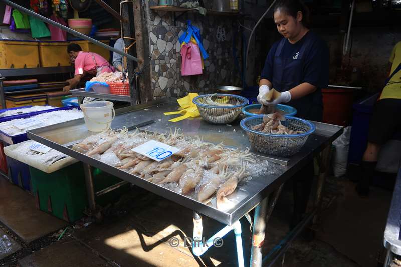 thailand maeklong railway market