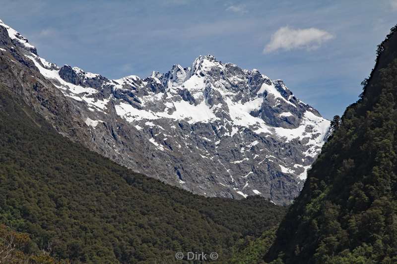 new zealand route milford sound fjord