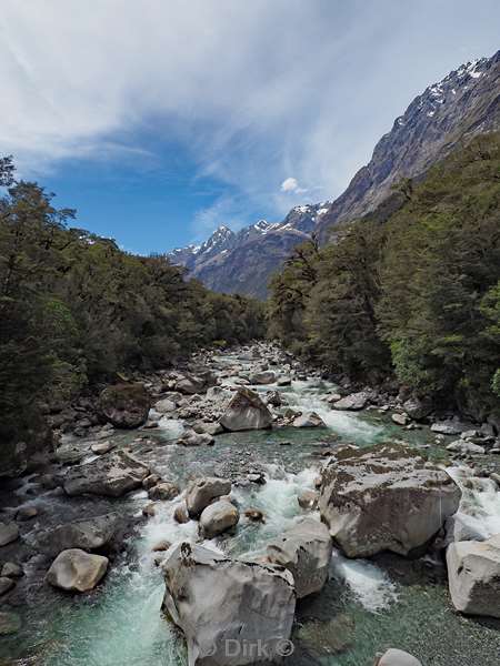 new zealand route milford sound fjord