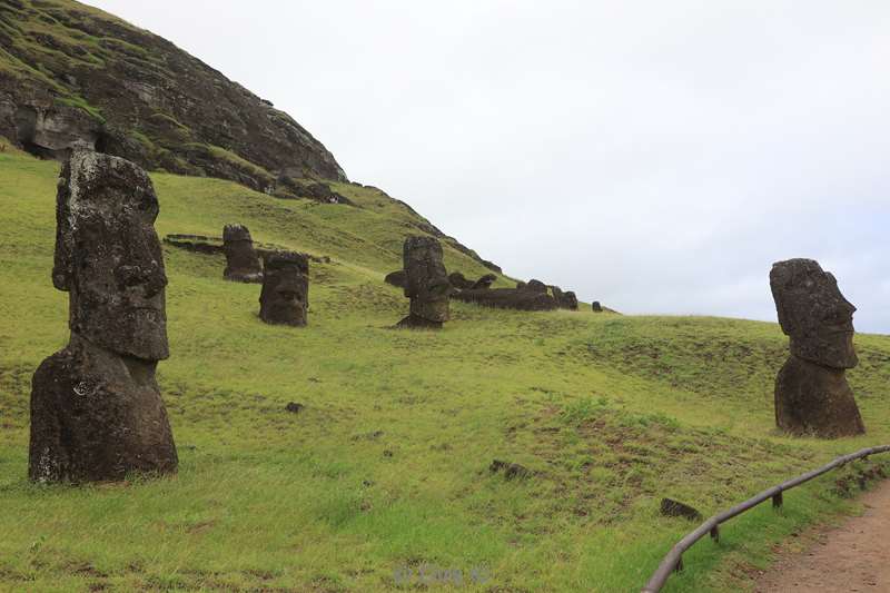 paaseiland moai beelden Rano Raraku