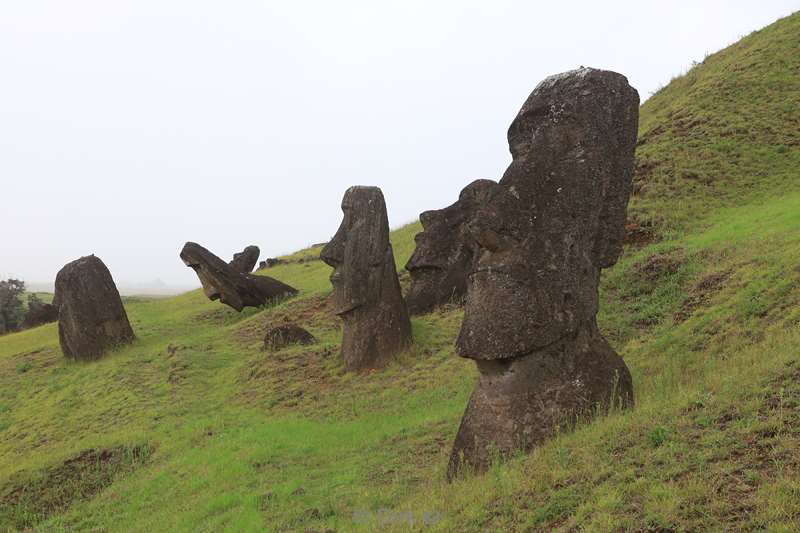 paaseiland moai beelden Rano Raraku