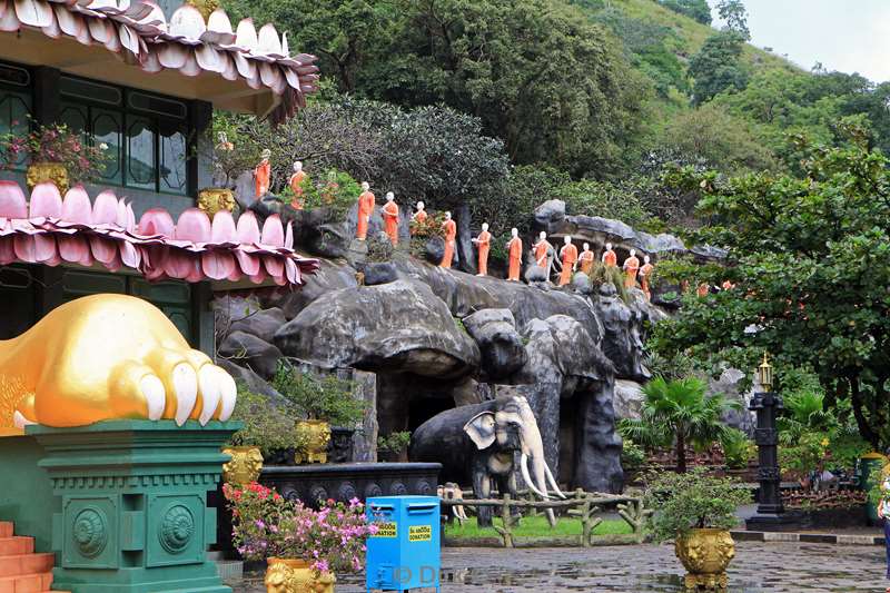 sri lanka dambulla Buddha statues