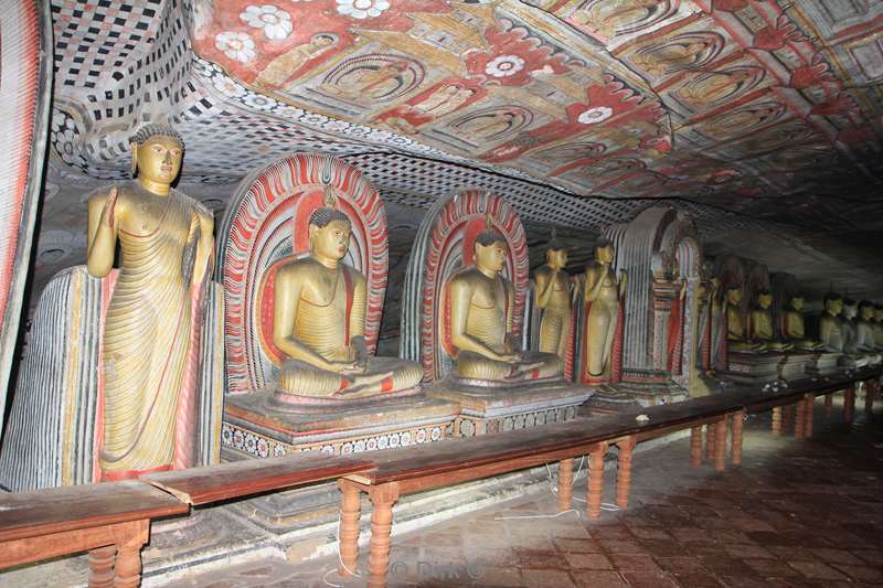 sri lanka dambulla Buddha statues