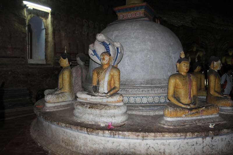 sri lanka dambulla boeddhabeelden