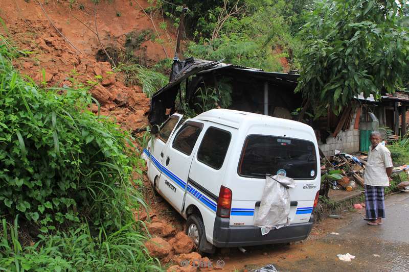 sri lanka landslides flooding