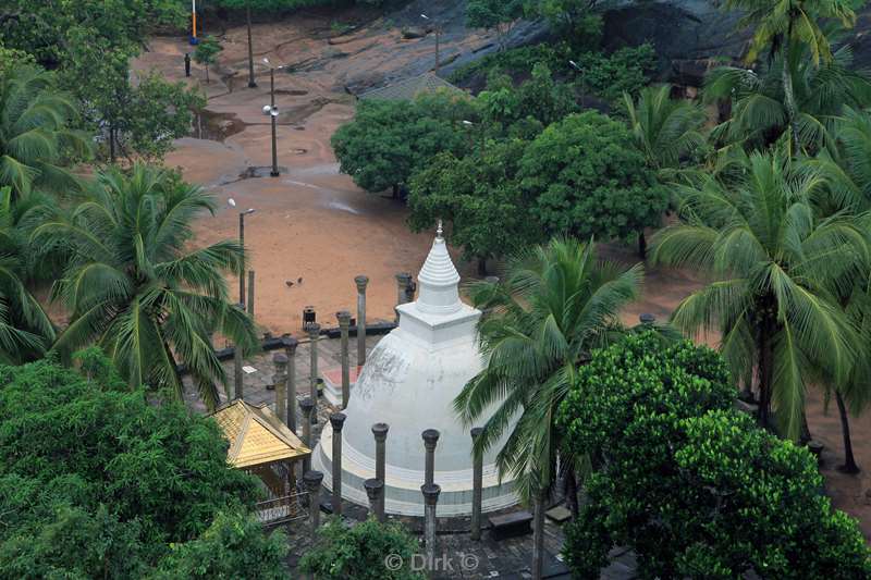 sri lanka dagoba stupa