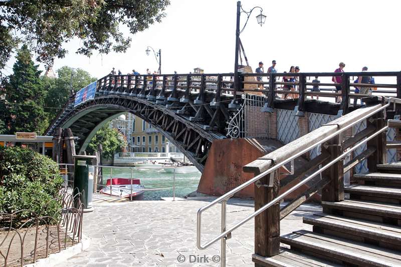 venetie ponte dell accademia