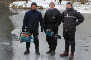 gaten in het ijs maken put van Ekeren