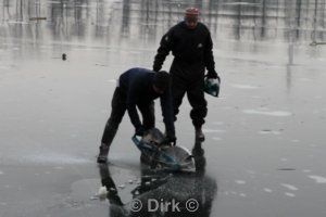 gaten in het ijs maken put van Ekeren